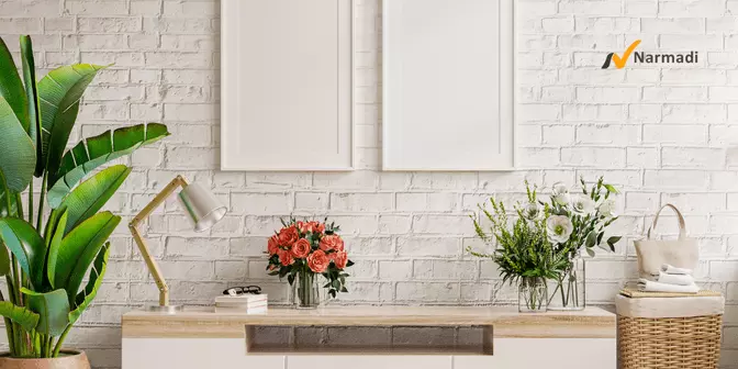 Hiasan dinding untuk dekorasi ruang keluarga