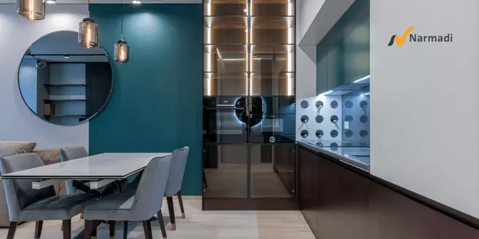 Lemari panjang di ruang makan