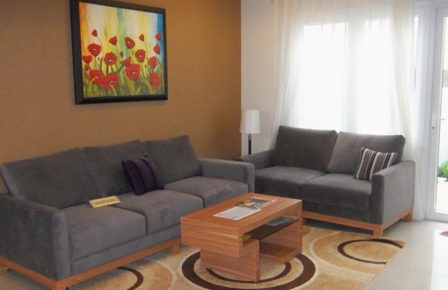 Contoh desain interior ruang tamu minimalis elegan