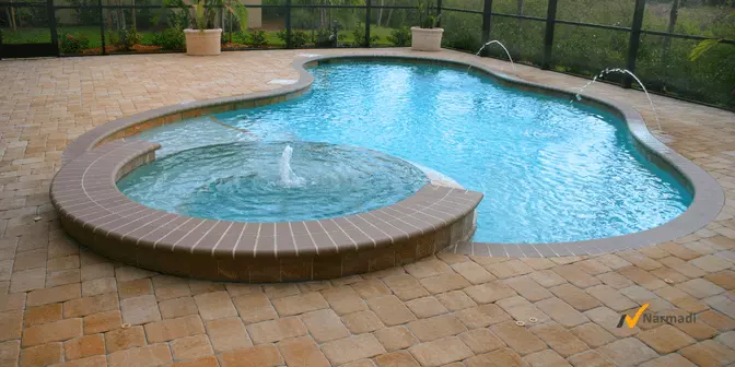 Dekorasi dengan menambahkan pluge pool